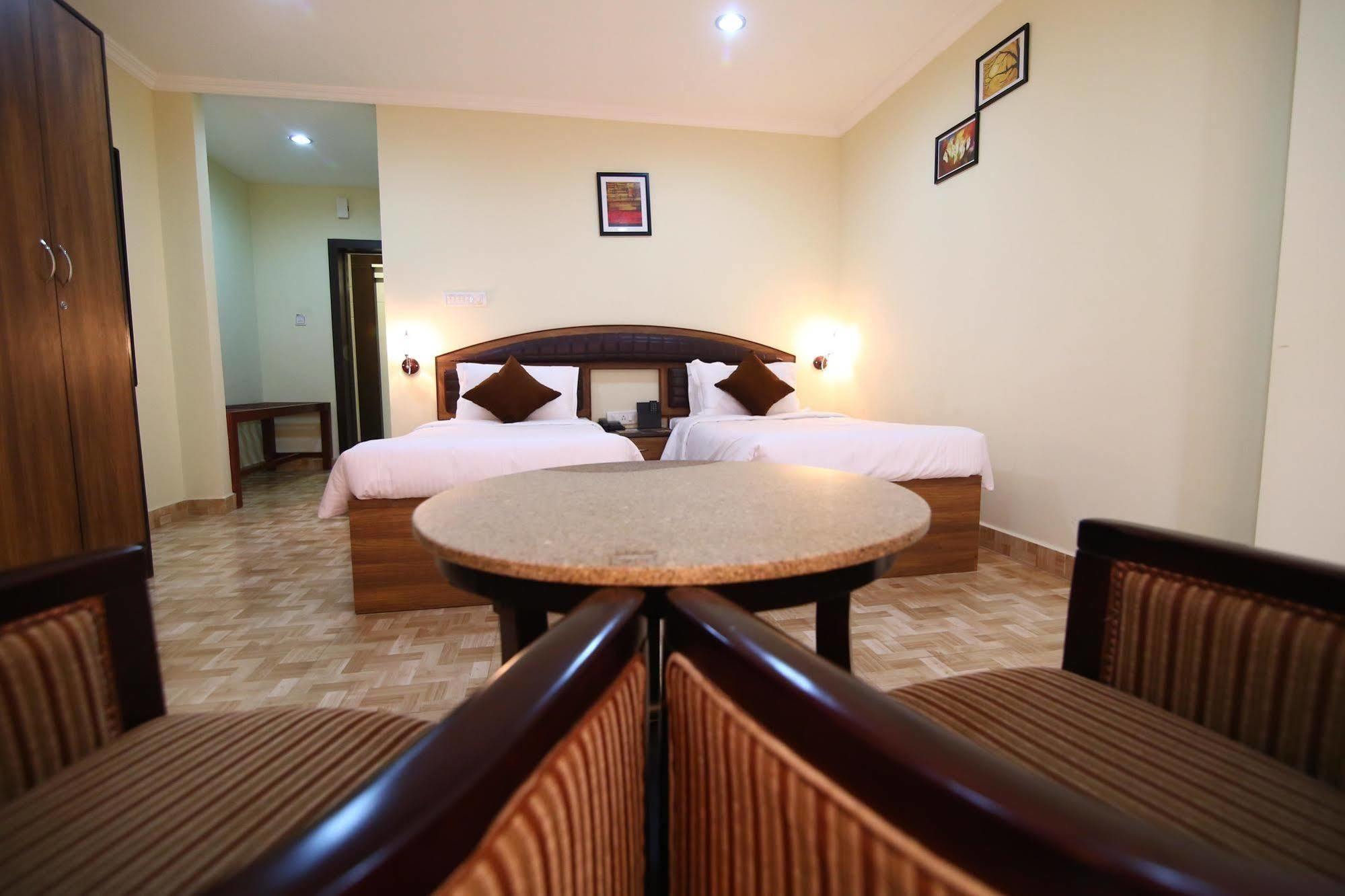 Hotel Southern Residency Kelambākkam Extérieur photo