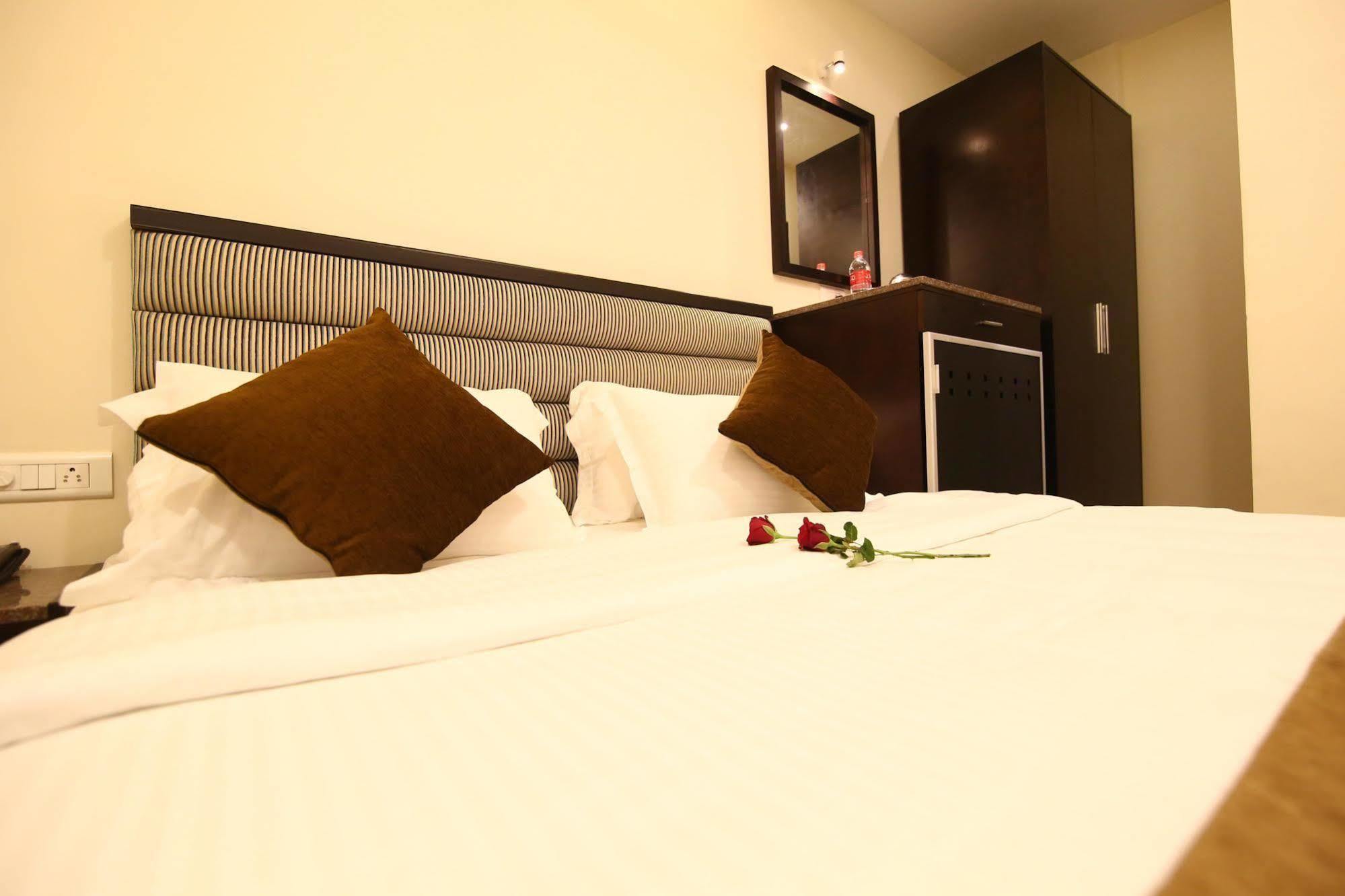 Hotel Southern Residency Kelambākkam Extérieur photo